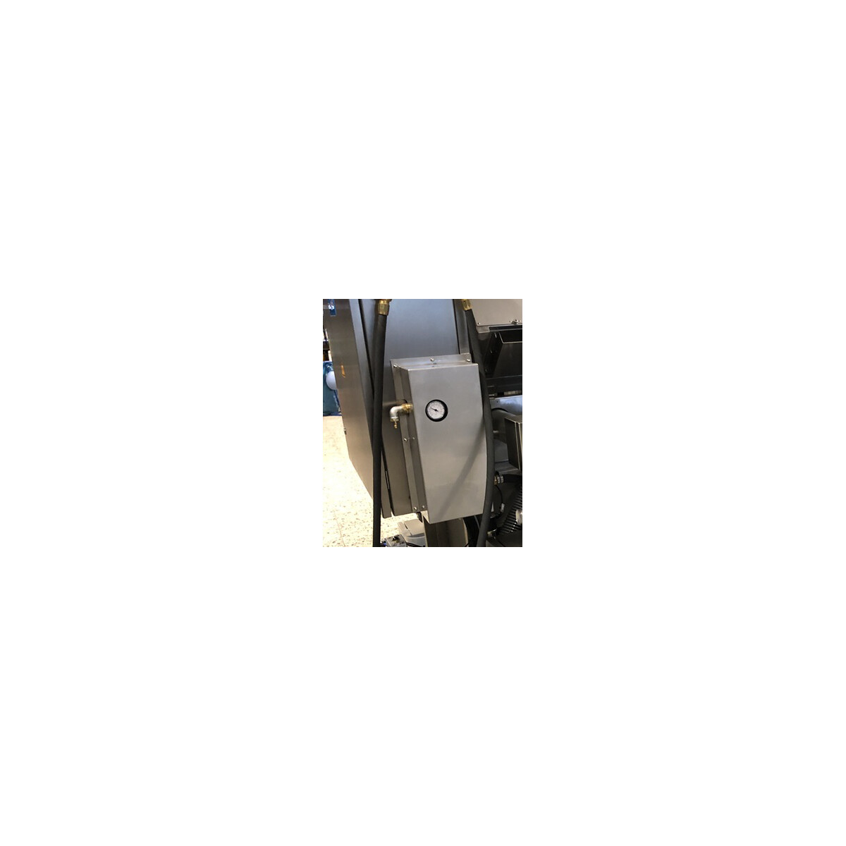 Compressed air discharge via pulse valve from above for type