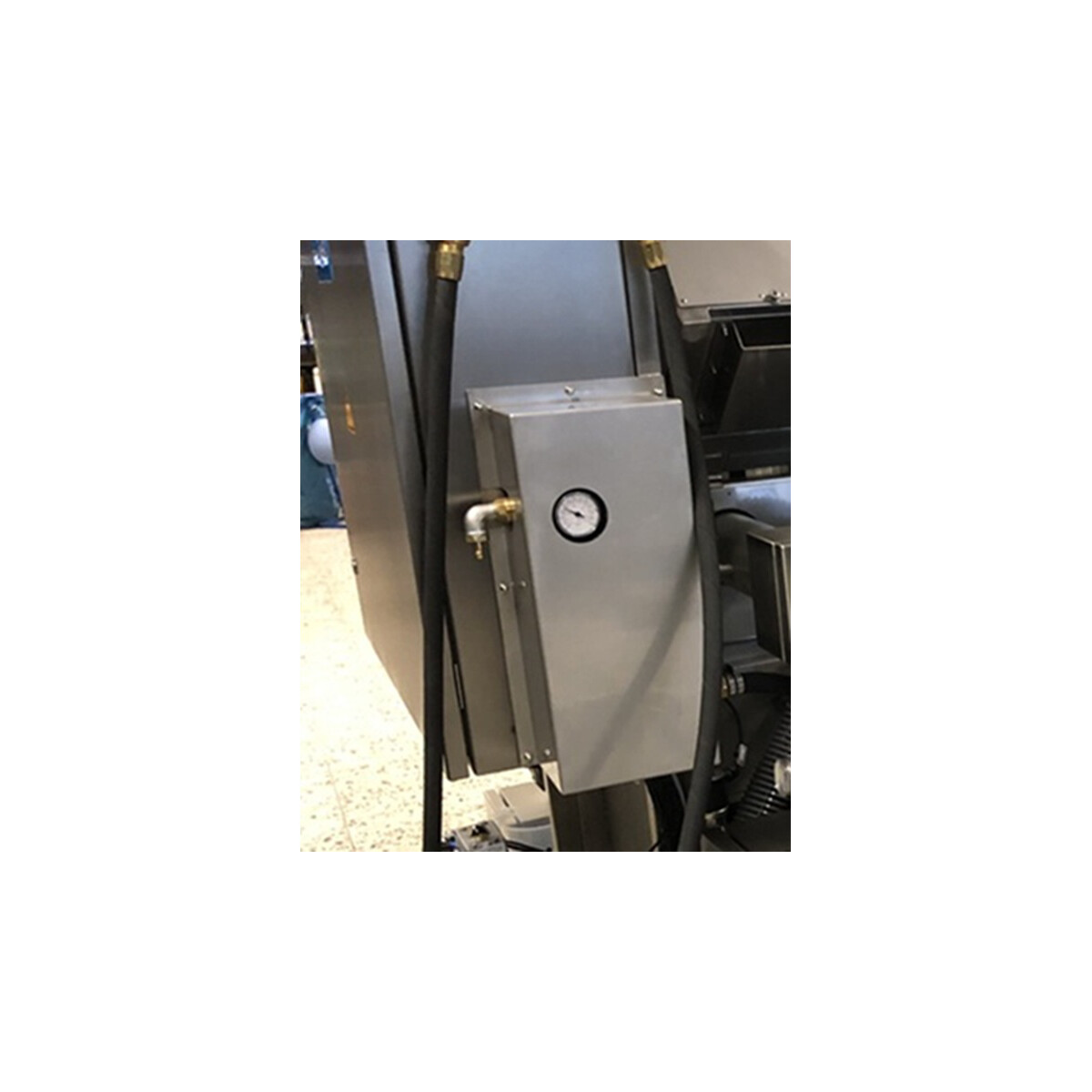 Compressed air discharge via impulse valve from above for ty